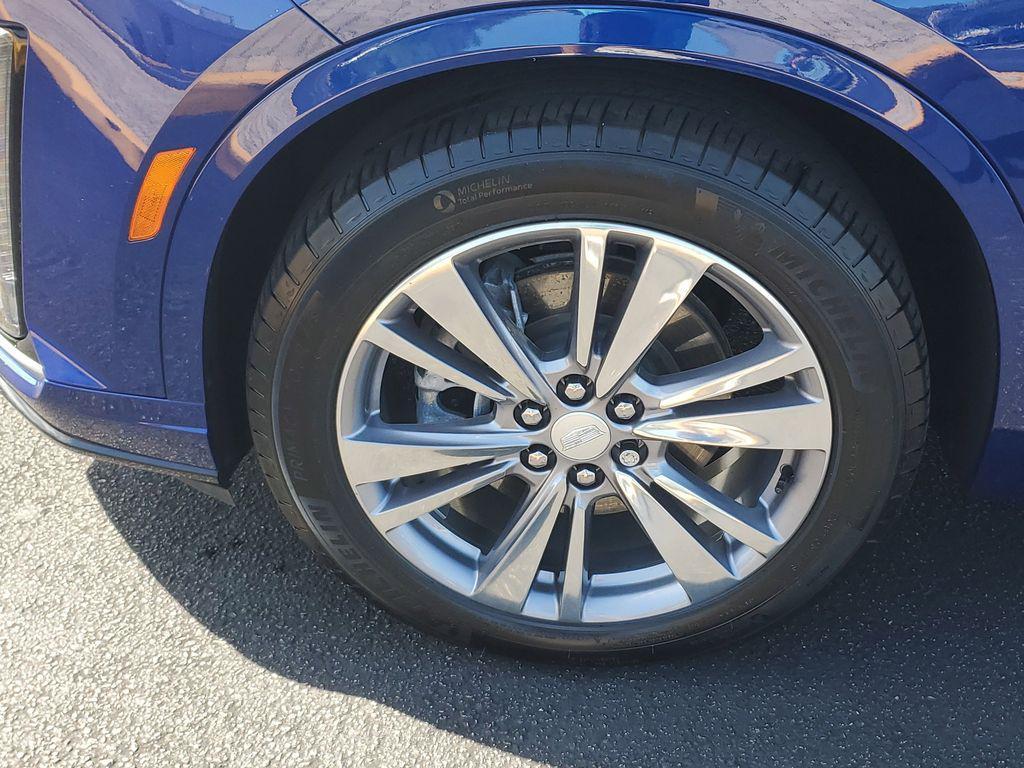 used 2024 Cadillac XT6 car, priced at $46,432