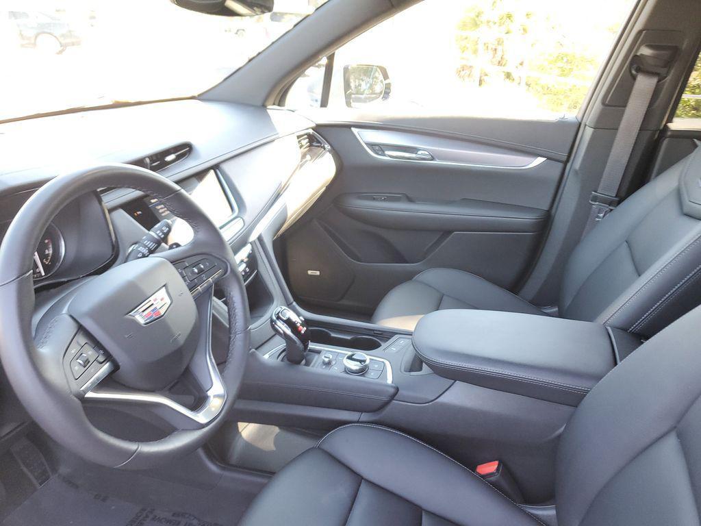 used 2021 Cadillac XT6 car, priced at $28,123