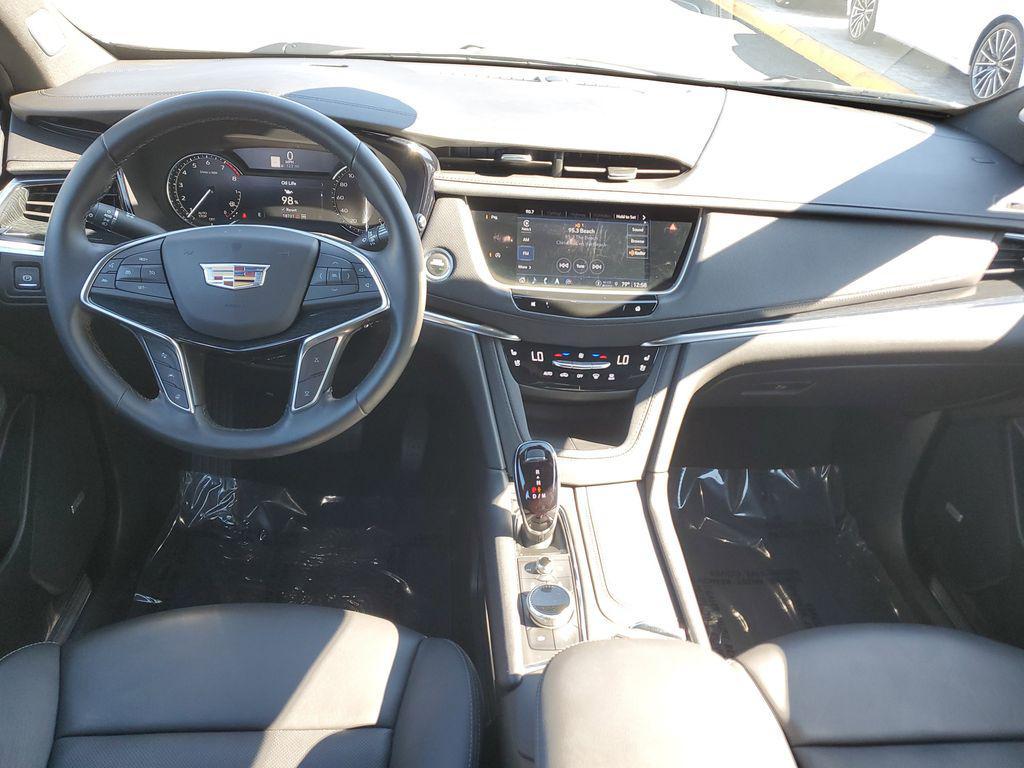 used 2025 Cadillac XT5 car, priced at $40,543