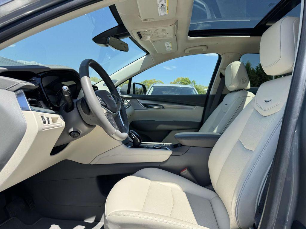 used 2023 Cadillac XT5 car, priced at $33,000