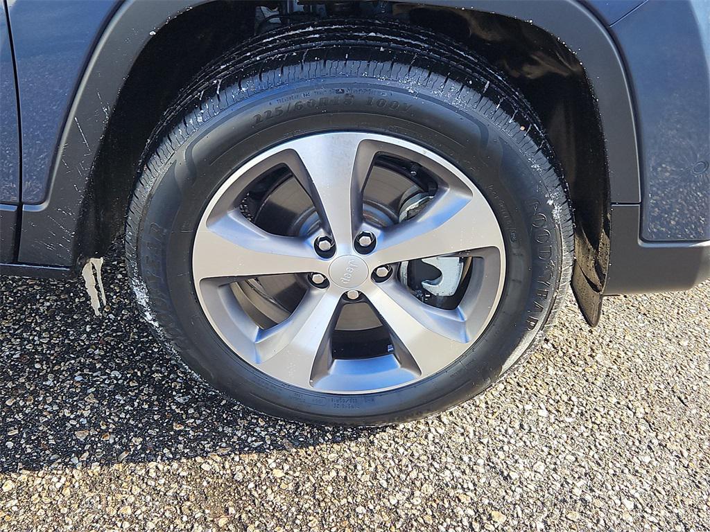 used 2021 Jeep Cherokee car, priced at $23,987