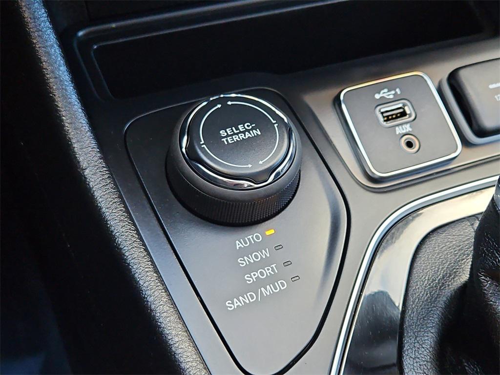 used 2021 Jeep Cherokee car, priced at $23,987