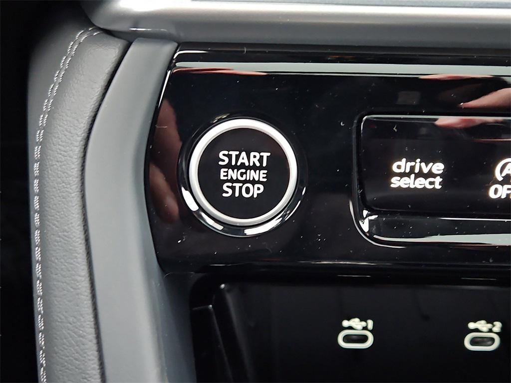 new 2025 Audi Q5 car, priced at $61,613