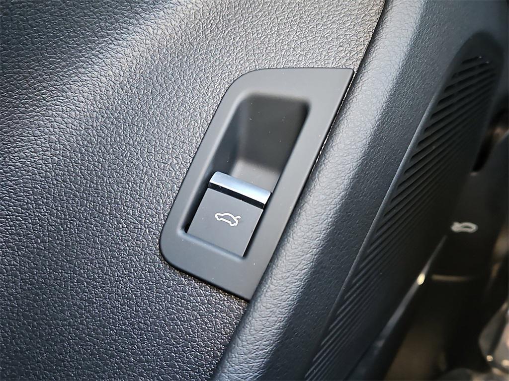 new 2026 Audi Q7 car, priced at $75,417