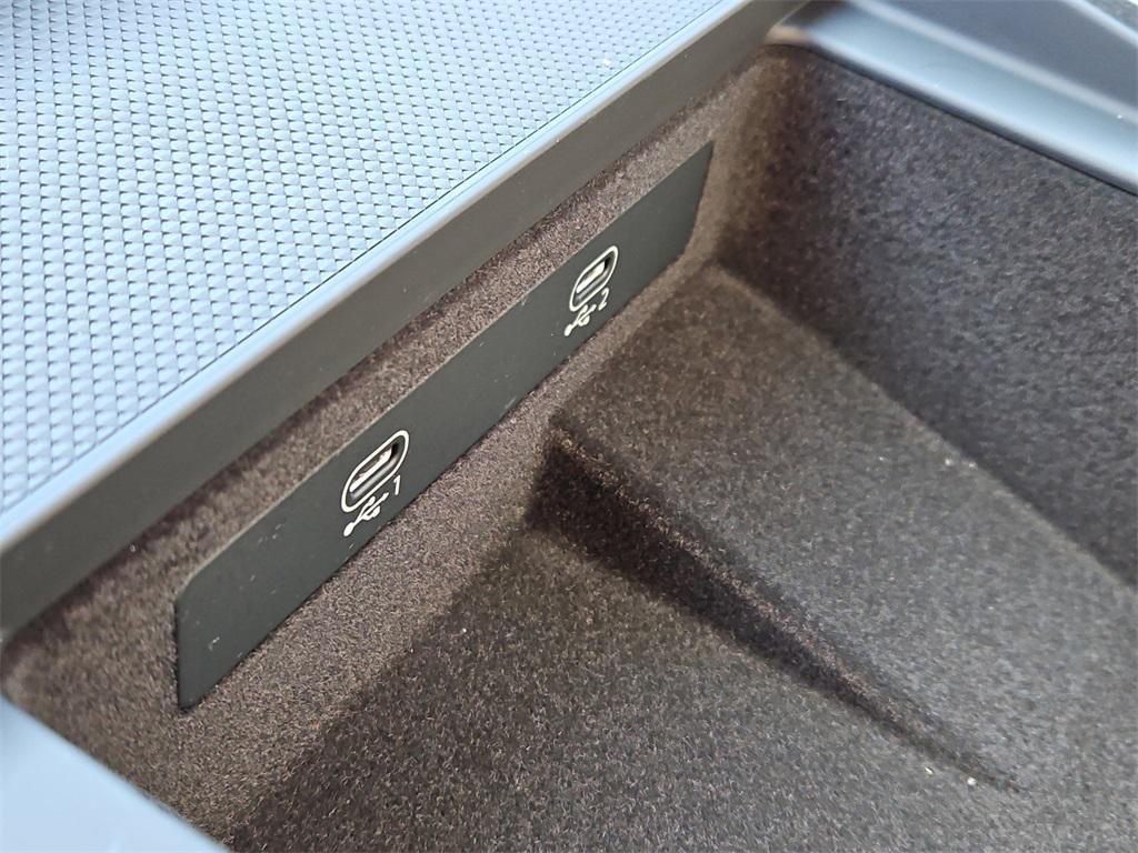 new 2026 Audi Q7 car, priced at $75,417