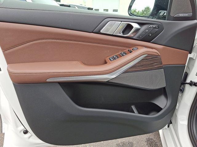 new 2026 BMW X7 car, priced at $101,795