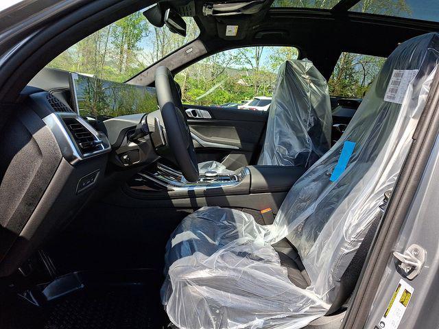new 2026 BMW X7 car, priced at $100,245