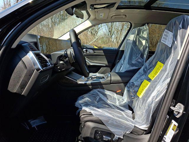 new 2026 BMW X7 car, priced at $93,855