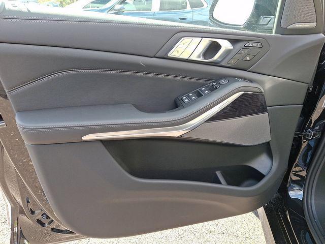 new 2026 BMW X7 car, priced at $96,505