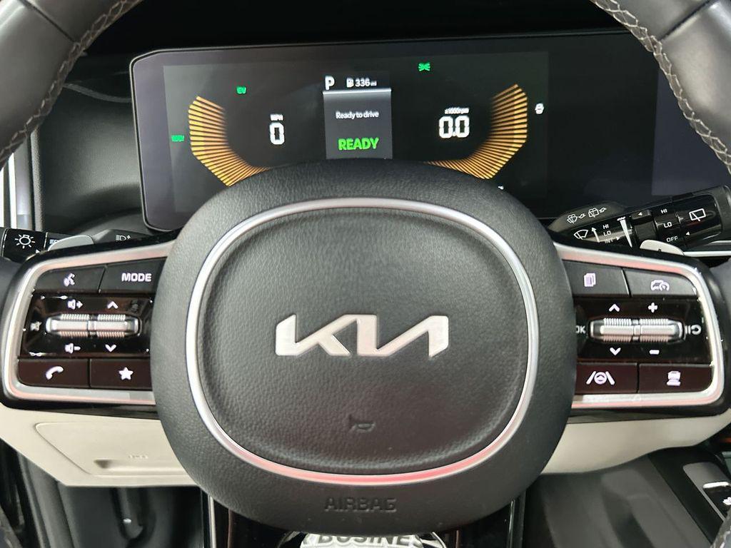 used 2025 Kia Sorento Hybrid car, priced at $31,112
