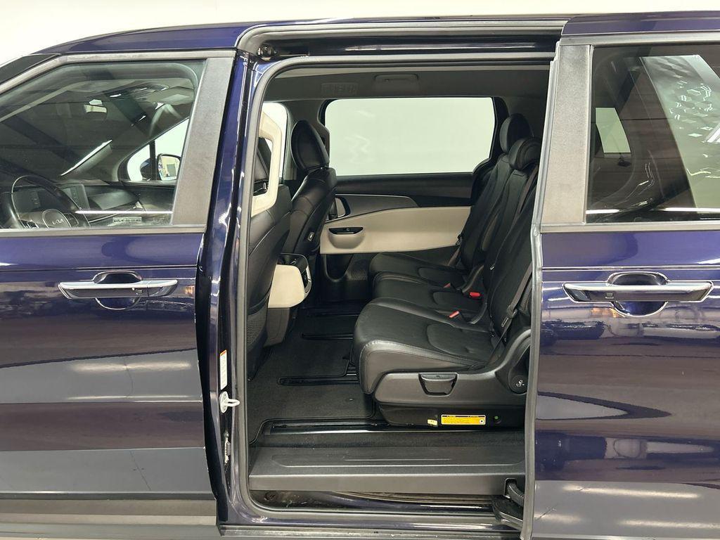 used 2023 Kia Carnival car, priced at $24,500
