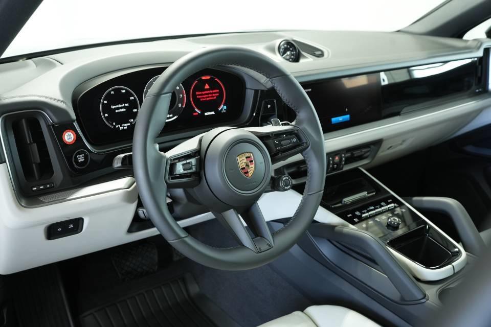new 2025 Porsche Cayenne car, priced at $111,625