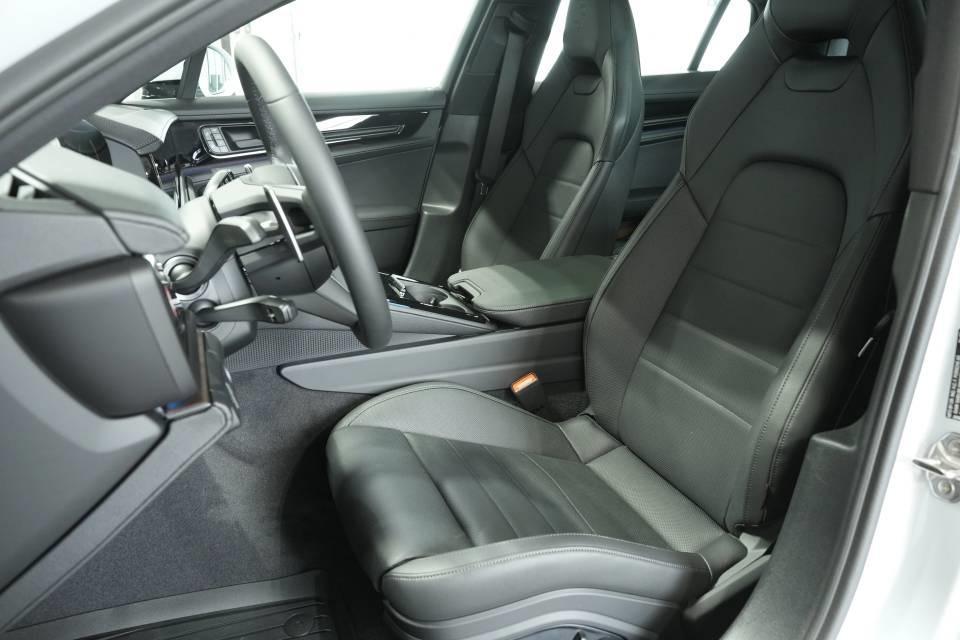new 2025 Porsche Panamera car, priced at $131,475