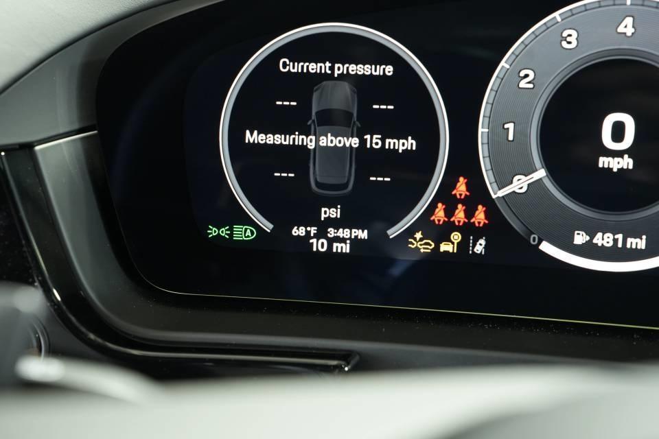 new 2025 Porsche Cayenne car, priced at $109,195