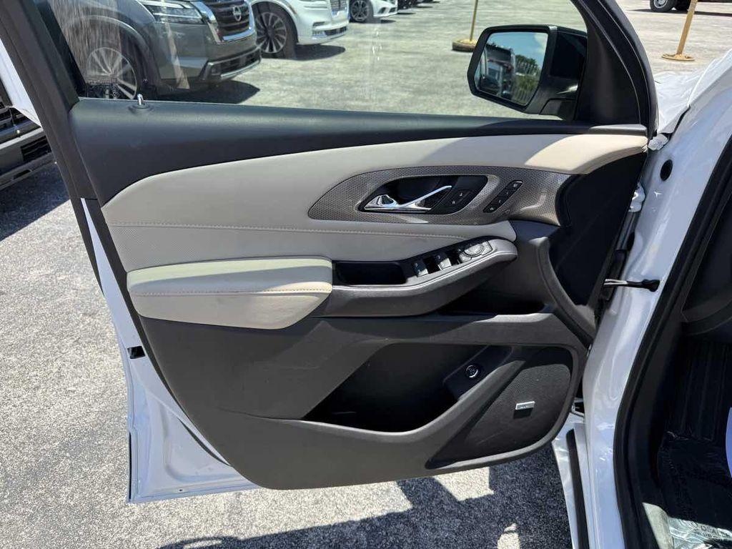 used 2022 Chevrolet Traverse car, priced at $28,950