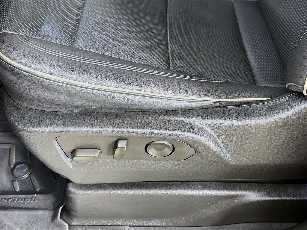 used 2023 GMC Yukon car, priced at $49,953