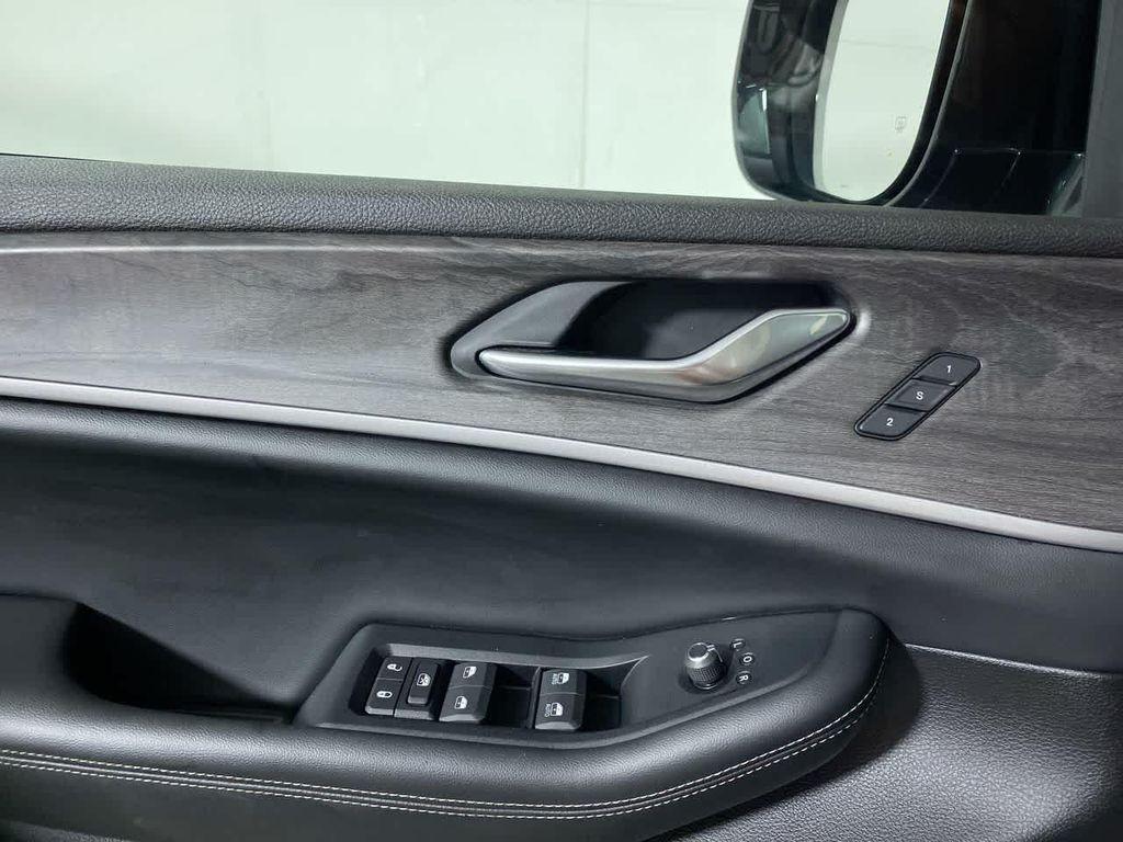 used 2024 Jeep Grand Cherokee car, priced at $34,116