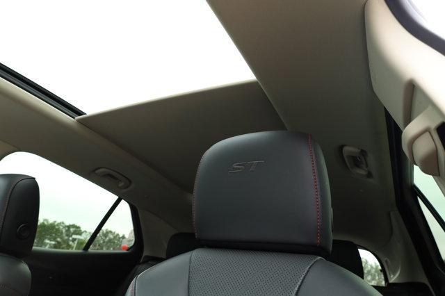 used 2023 Buick Envision car, priced at $23,490