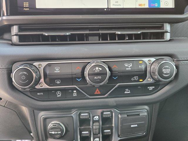 new 2025 Jeep Gladiator car, priced at $43,921