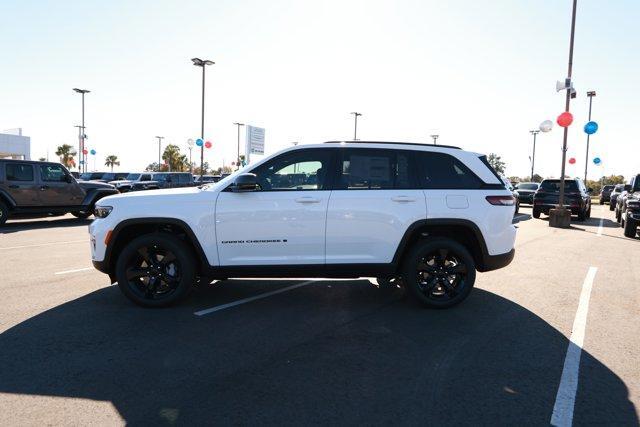 new 2025 Jeep Grand Cherokee car, priced at $40,840