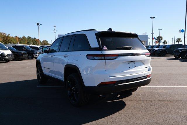 new 2025 Jeep Grand Cherokee car, priced at $40,840