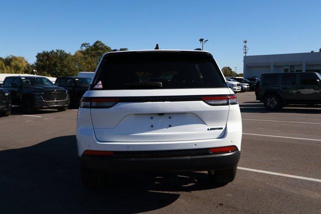 new 2025 Jeep Grand Cherokee car, priced at $40,840