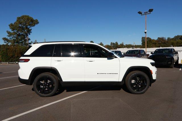 new 2025 Jeep Grand Cherokee car, priced at $40,840