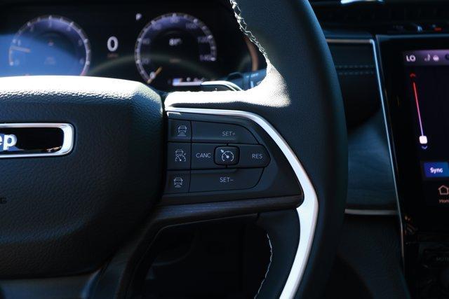 new 2025 Jeep Grand Cherokee car, priced at $40,840