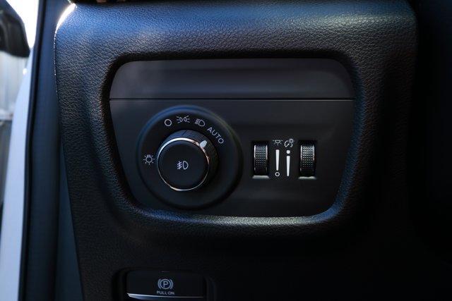 new 2025 Jeep Grand Cherokee car, priced at $40,840