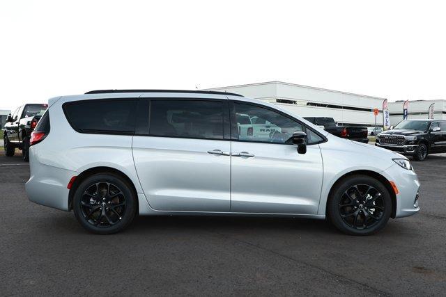 new 2026 Chrysler Pacifica car, priced at $48,392