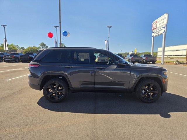 new 2025 Jeep Grand Cherokee car, priced at $40,480