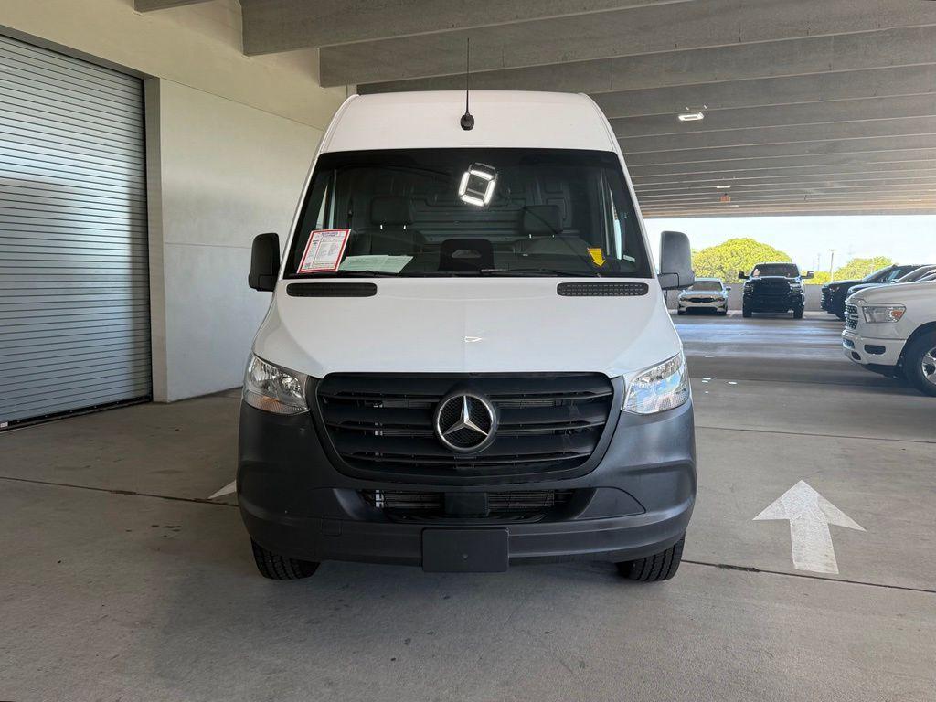 Mercedes-Benz Sprinter view 9