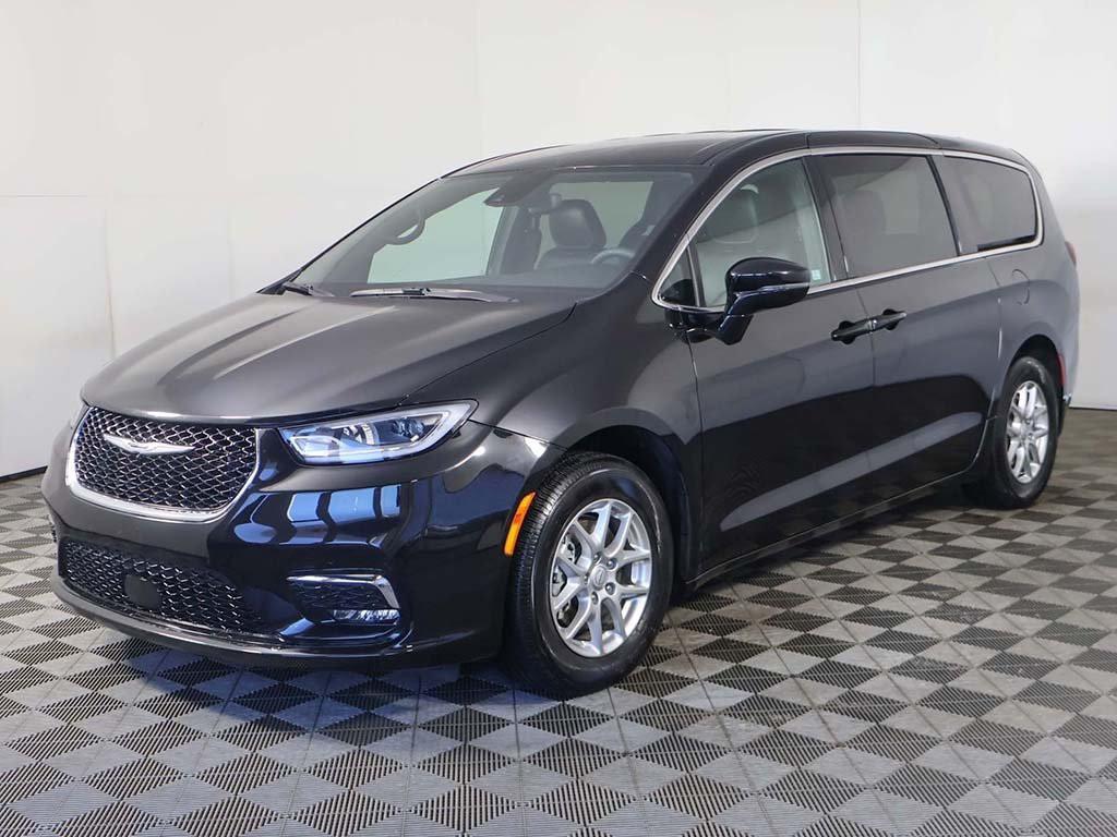 used 2025 Chrysler Pacifica car, priced at $29,369