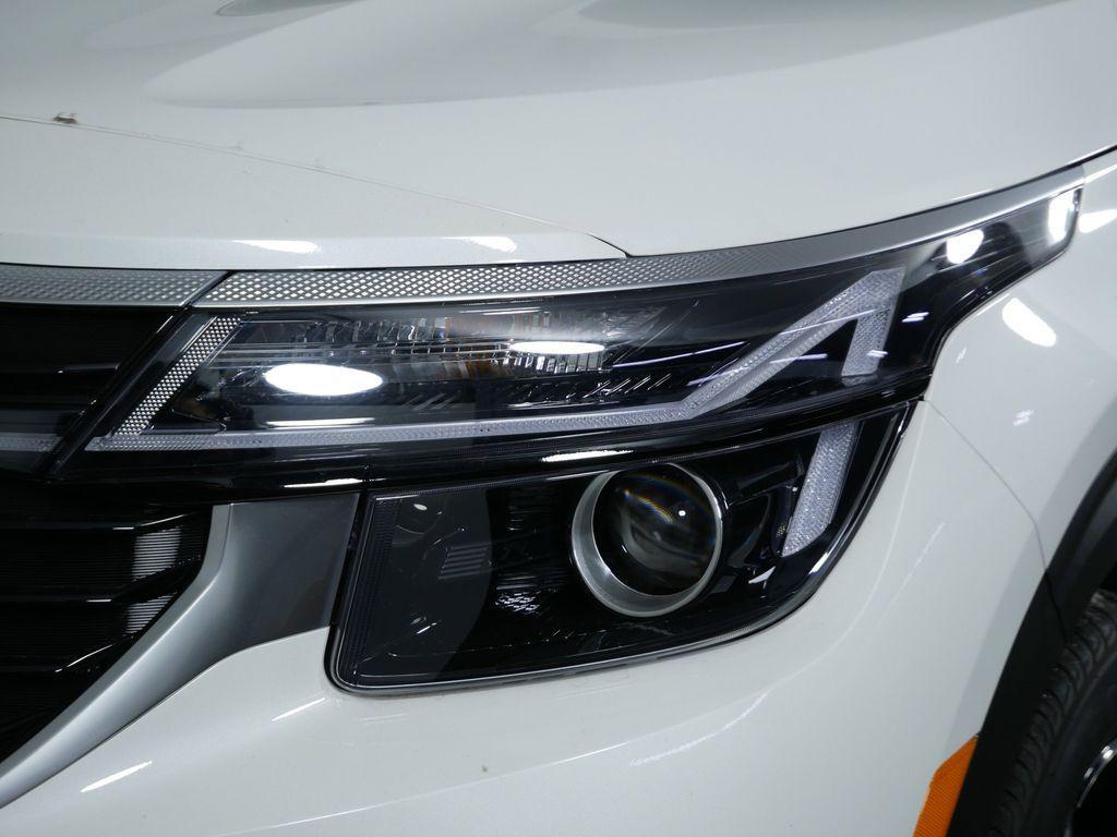 new 2026 Kia Seltos car, priced at $28,305