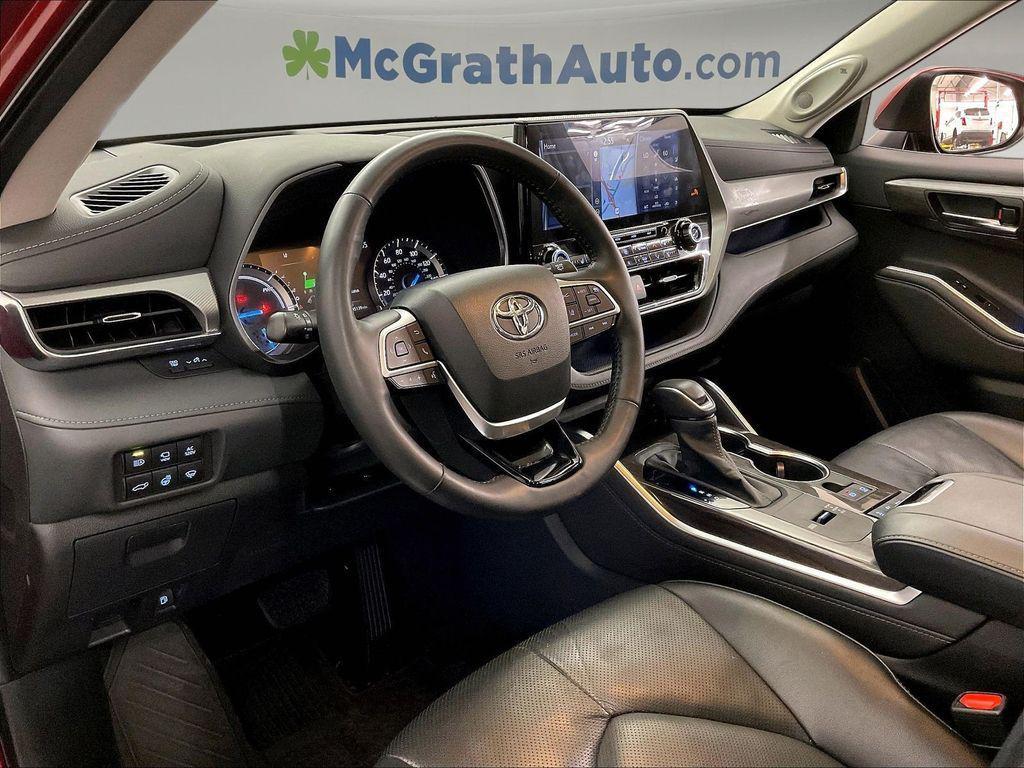 used 2022 Toyota Highlander Hybrid car, priced at $46,130