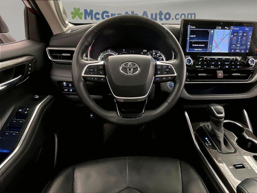 used 2022 Toyota Highlander Hybrid car, priced at $46,130