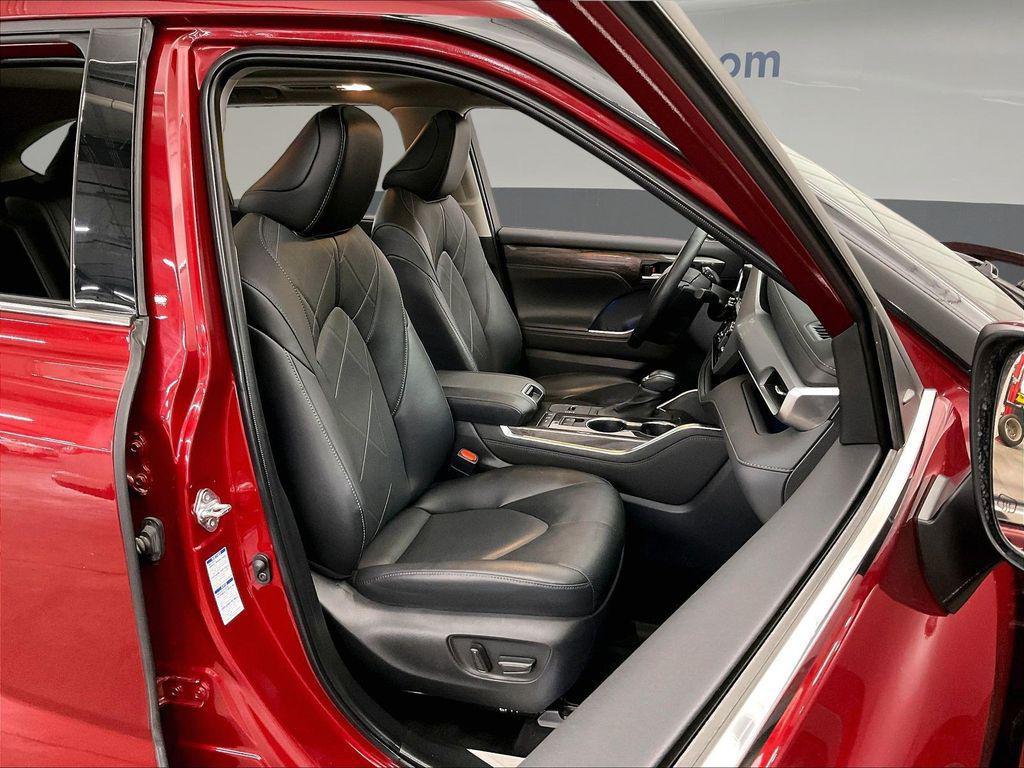 used 2022 Toyota Highlander Hybrid car, priced at $46,130