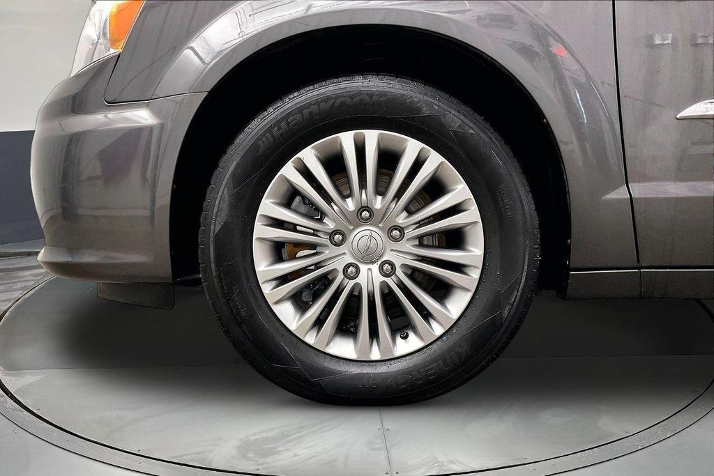 used 2015 Chrysler Town & Country car, priced at $7,167