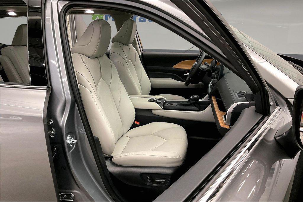 used 2025 Toyota Grand Highlander car, priced at $59,494