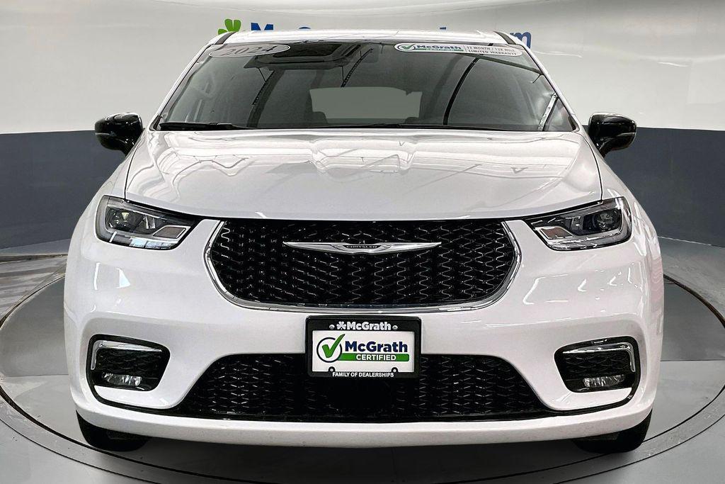 used 2024 Chrysler Pacifica Hybrid car, priced at $28,906
