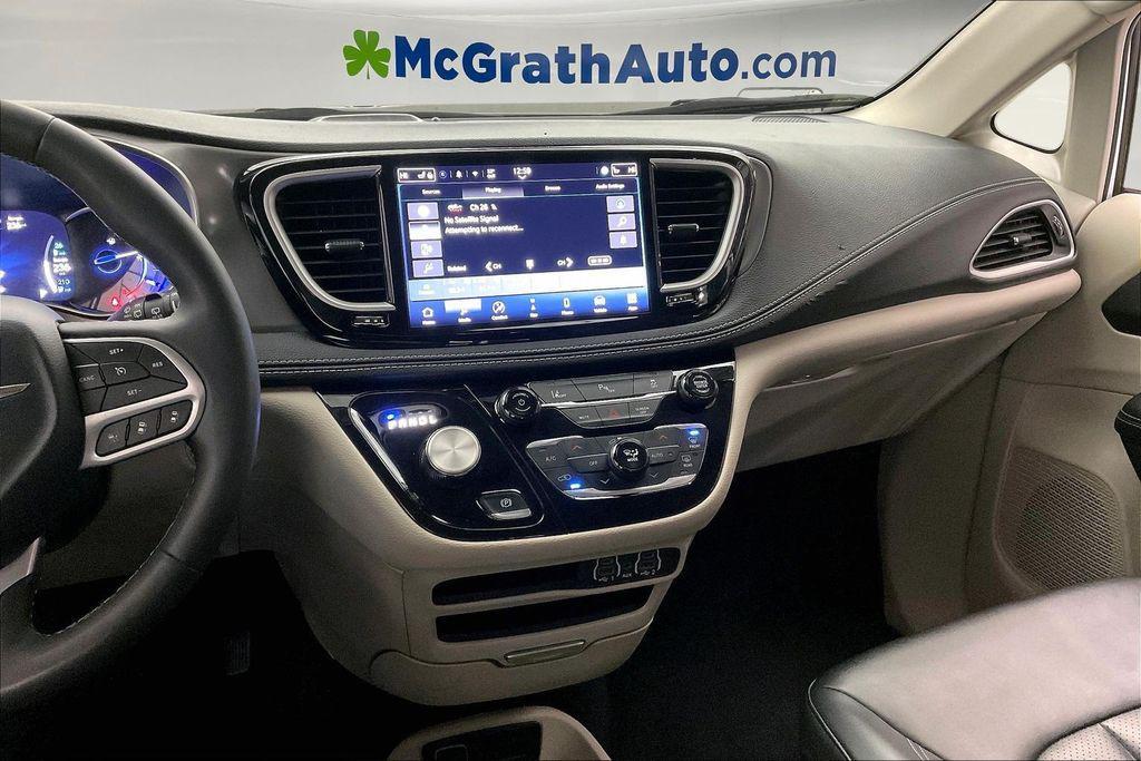 used 2024 Chrysler Pacifica Hybrid car, priced at $28,906