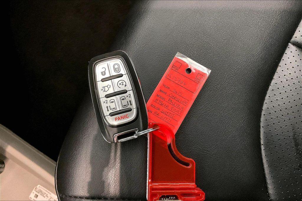 used 2024 Chrysler Pacifica Hybrid car, priced at $28,906
