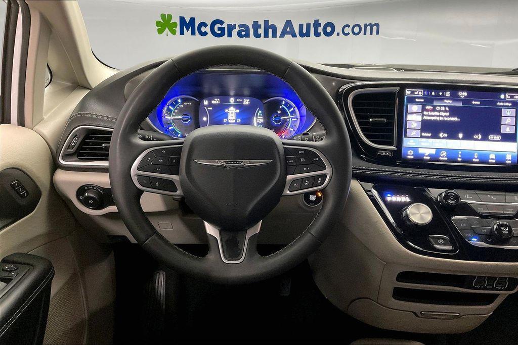used 2024 Chrysler Pacifica Hybrid car, priced at $28,906