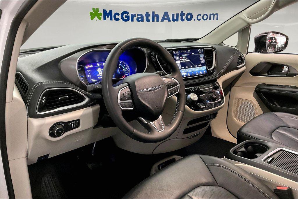 used 2024 Chrysler Pacifica Hybrid car, priced at $28,906