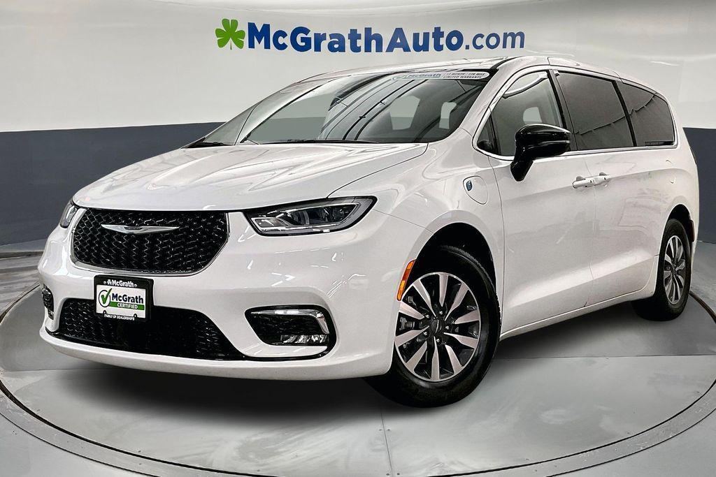 used 2024 Chrysler Pacifica Hybrid car, priced at $28,906