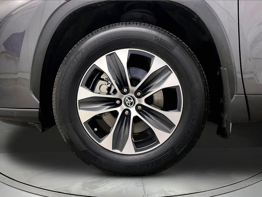 used 2022 Toyota Highlander car, priced at $42,705