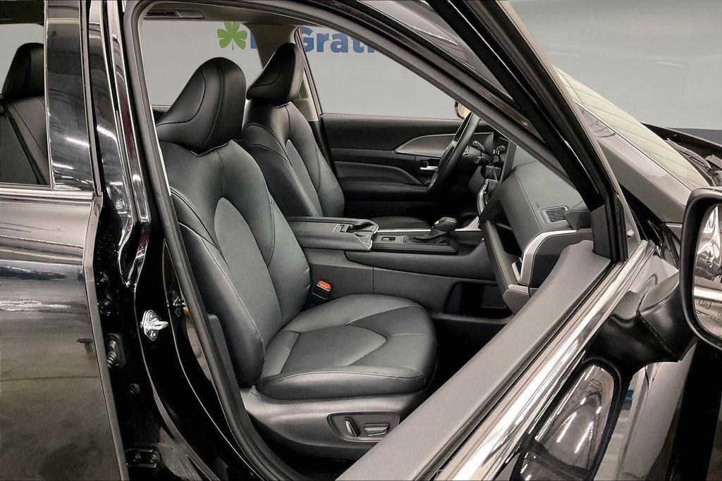 used 2025 Toyota Grand Highlander car, priced at $45,629