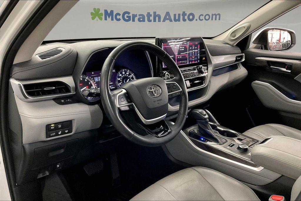 used 2022 Toyota Highlander car, priced at $42,128
