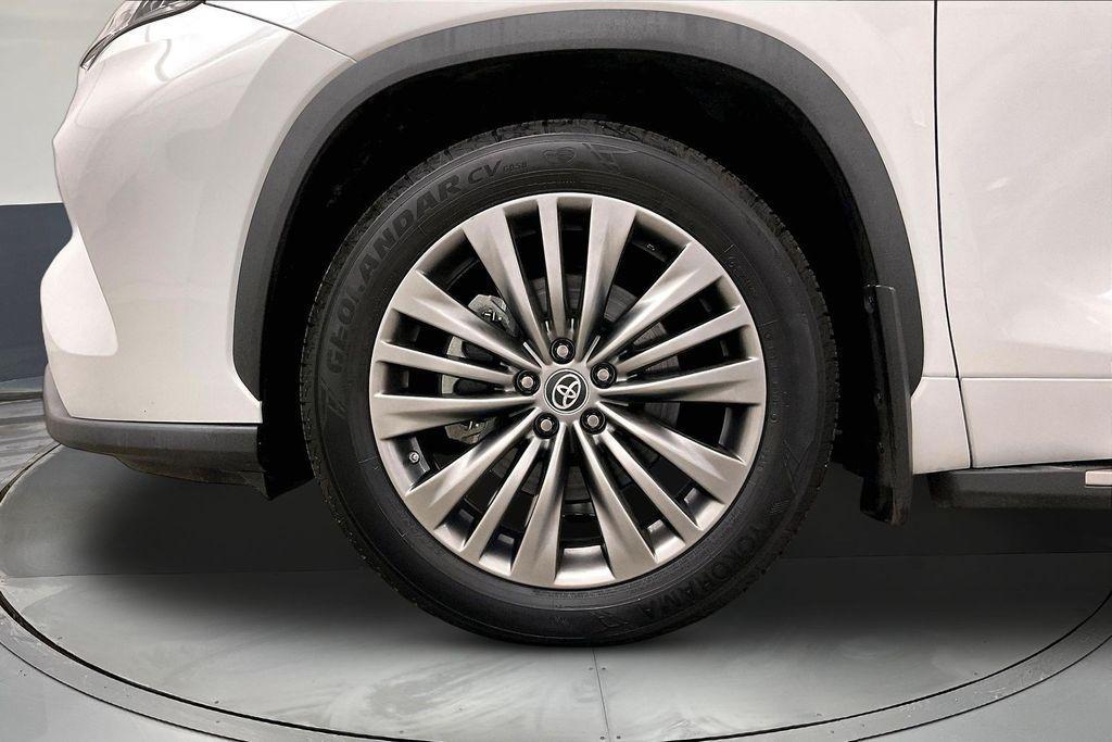 used 2022 Toyota Highlander car, priced at $42,128