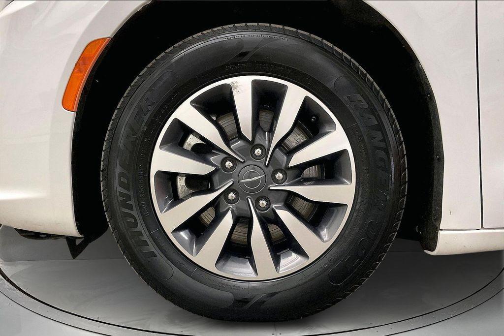 used 2022 Chrysler Pacifica Hybrid car, priced at $21,979